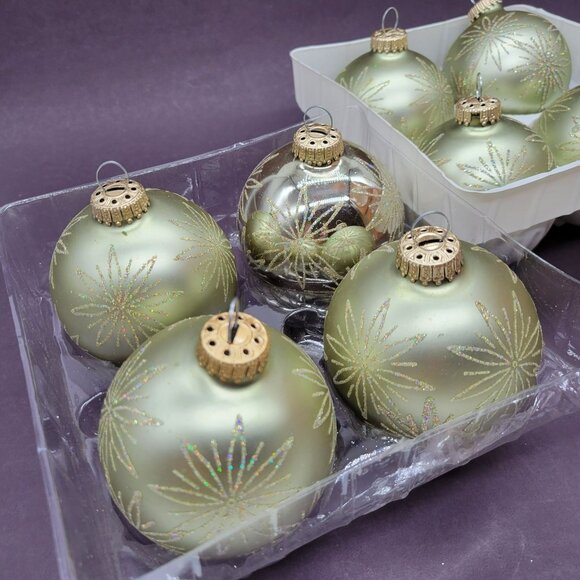 Christmas By Krebs 8 Ornaments 2 Boxes Pale Satin Green & Gold Stars Glitter - Picture 11 of 16